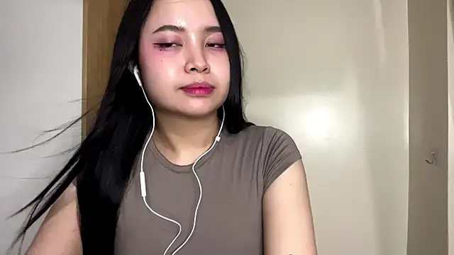 KrystaDonnellan online show from May 31, 12:33 pm
