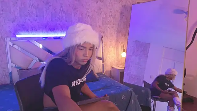 chloe bronze online show from July 15, 7:40 pm