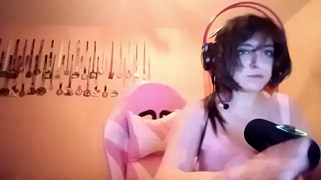 bunnyhoneylovehands online show from June 13, 10:07 pm