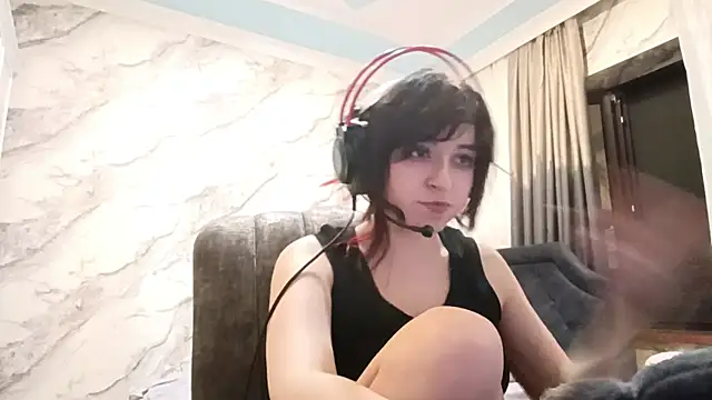 bunnyhoneylovehands online show from July 28, 8:45 pm