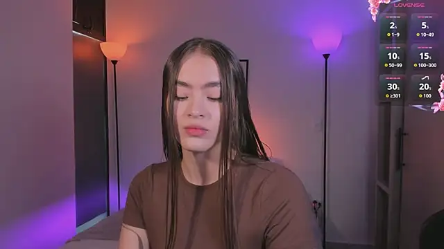 LizzyColins online show from July 5, 1:06 pm