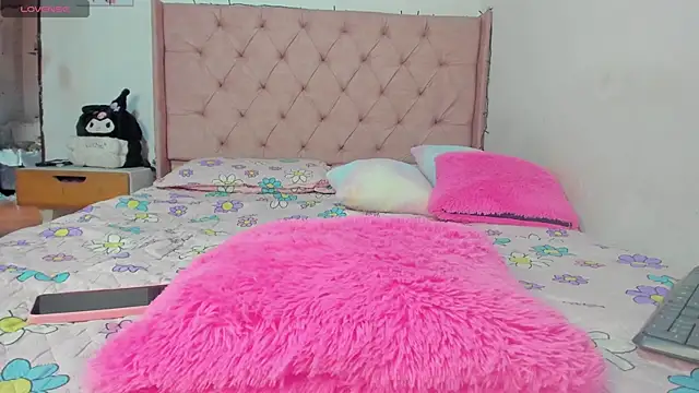 Sakura moon  online show from June 4, 5:06 pm