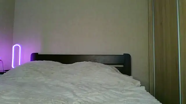 elliza snow online show from July 9, 8:06 am