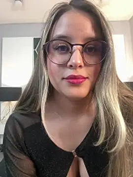 SunnyLuxxx online show from June 30, 6:51 pm
