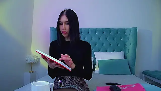KaylaMous online show from June 17, 6:37 am