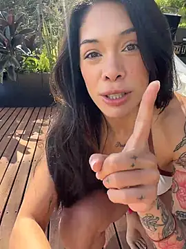 SiennaLuvs online show from July 28, 2:13 pm