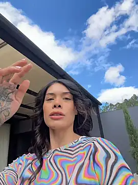 SiennaLuvs online show from July 27, 3:31 pm