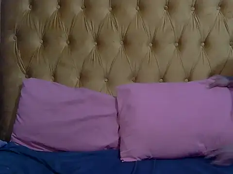 sweetcandyxxx24 online show from June 23, 5:27 am