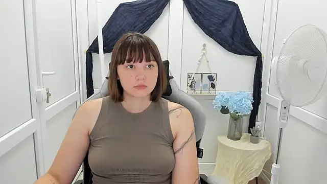 Vanilla Vixen online show from July 28, 6:11 am