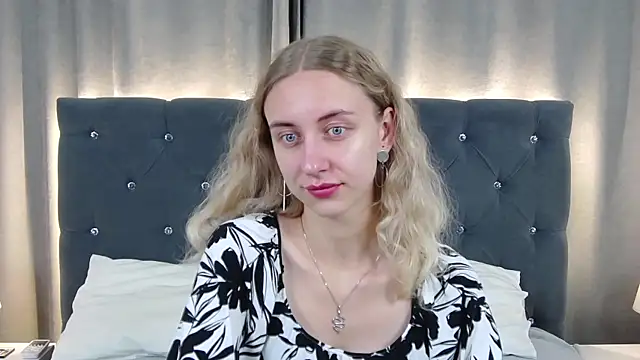 LirienVexx online show from July 15, 4:06 am