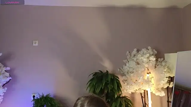 Lina deels online show from July 23, 7:33 pm
