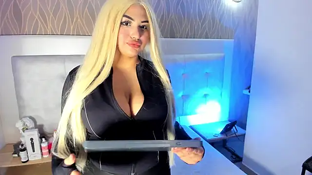 NaomiWhite  online show from June 13, 8:06 pm