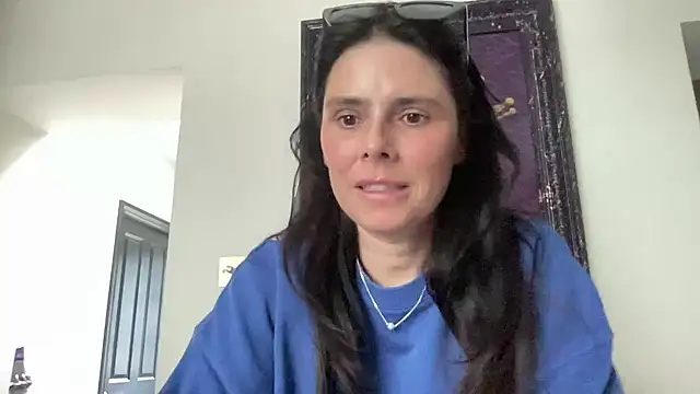 JadeLucy online show from June 5, 10:10 am