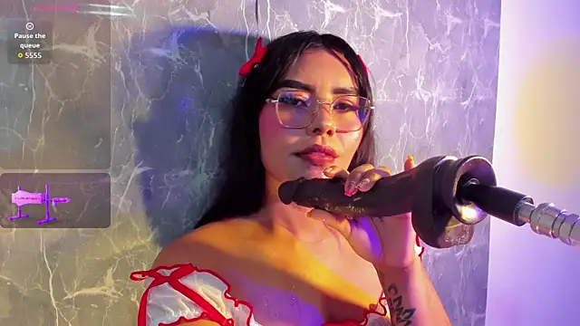 pocahontaslatinaa online show from July 26, 2:41 am