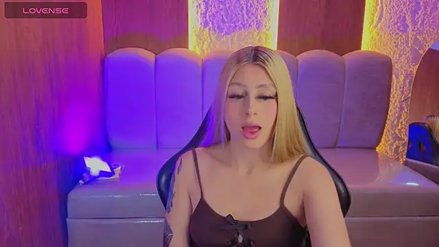Scarlet Queen v online show from July 28, 1:54 pm