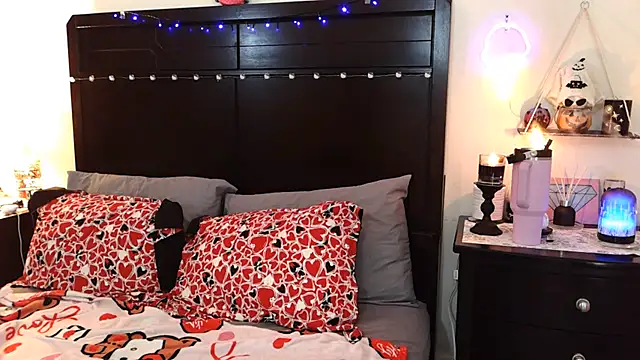 gothbaby3055 online show from July 28, 8:52 pm