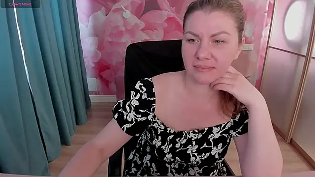 LunaKissesx online show from June 12, 11:40 am