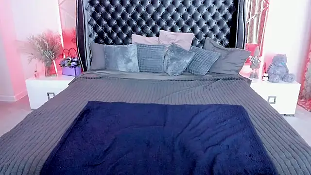 Livia Shy online show from July 8, 5:42 am