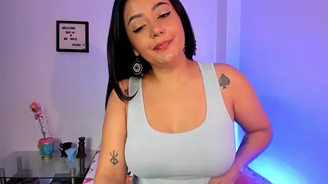 LauraToro  online show from January 9, 10:14 pm