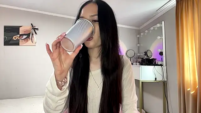 amelialiana online show from June 14, 1:11 pm