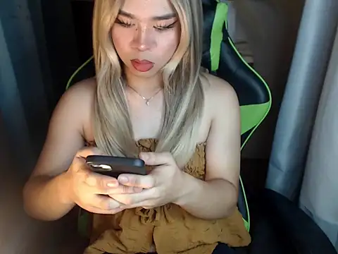 Horny HoneyX online show from July 28, 4:39 pm