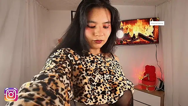 lily tay  online show from July 23, 3:31 pm