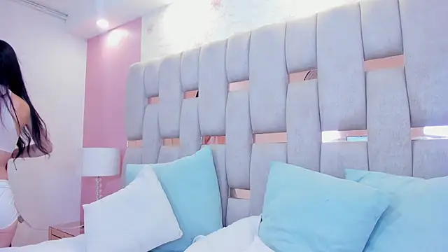 kailyhillerr online show from July 4, 5:58 am