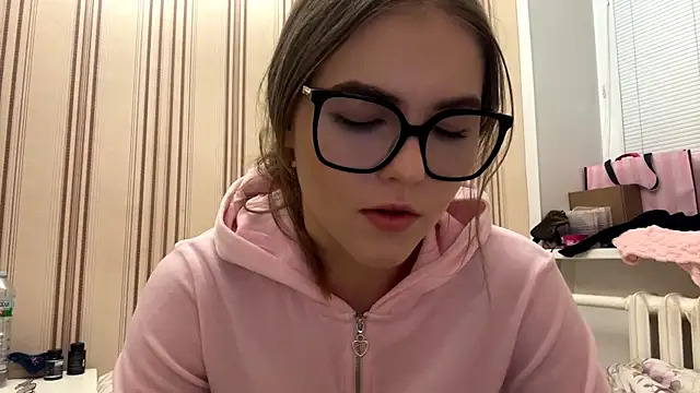 MiaWonderind online show from June 20, 8:12 pm