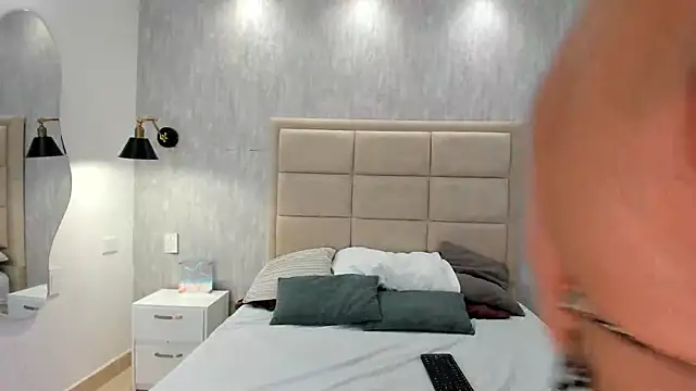ameliarossii online show from July 24, 4:43 am
