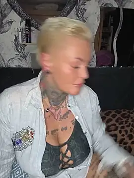 InkedMissLaBaehm online show from June 17, 10:44 pm