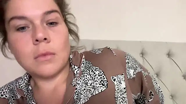 erincheshire online show from July 14, 9:08 pm