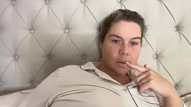 erincheshire online show from July 1, 6:40 pm