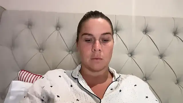 erincheshire online show from July 11, 9:26 pm