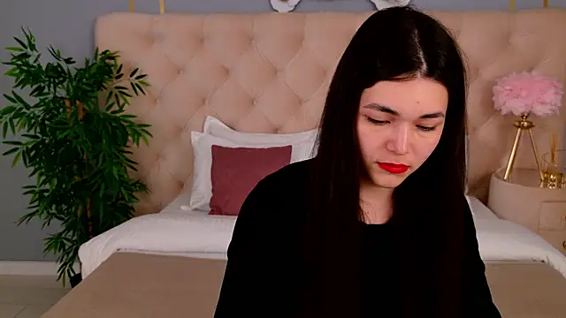 MaddieMeyer online show from June 15, 4:23 am