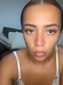 Harrietbronzex online show from July 23, 1:19 pm