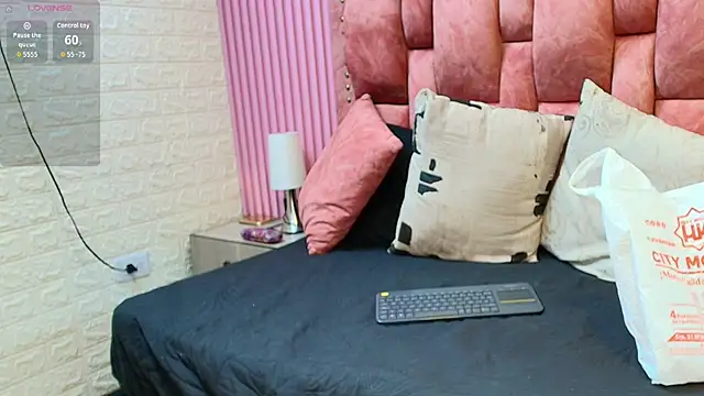 sofiagold92 online show from July 20, 2:47 am