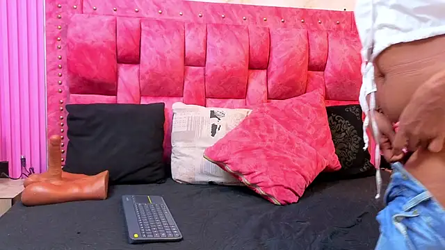 sofiagold92 online show from July 28, 1:14 am