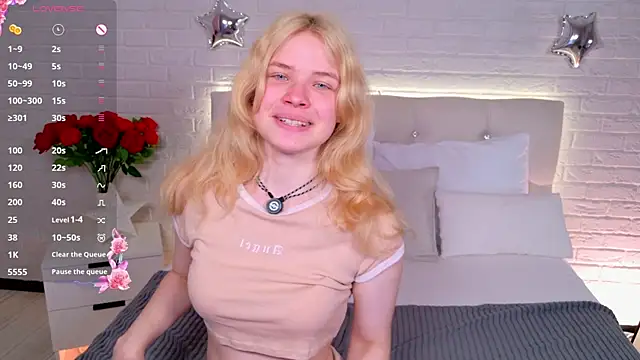 ChloeWells online show from July 19, 3:42 am