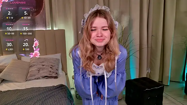 ChloeWells online show from June 20, 4:27 am