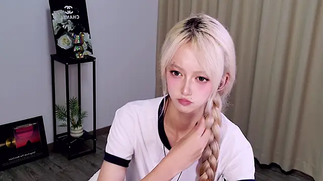 Hot--01 online show from July 28, 11:17 am