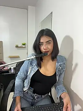 cherry skinnyy  online show from August 4, 3:01 am
