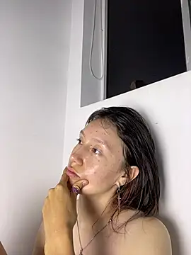 im lizzy17 online show from August 6, 5:36 am