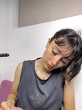 im lizzy17 online show from July 1, 6:13 am