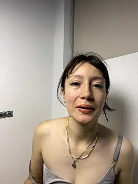 im lizzy17 online show from July 7, 5:54 am