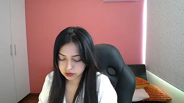 milett444 online show from July 8, 8:00 pm