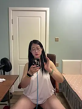 weiwei103 online show from June 26, 2:29 pm
