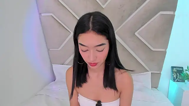 annelisee  online show from July 2, 12:21 am