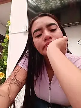 AlanaMontiel online show from July 23, 2:36 pm