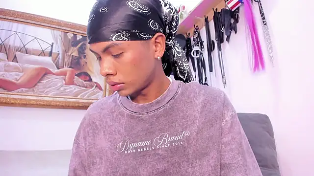 Cuteboyhenrik os online show from July 30, 4:30 pm