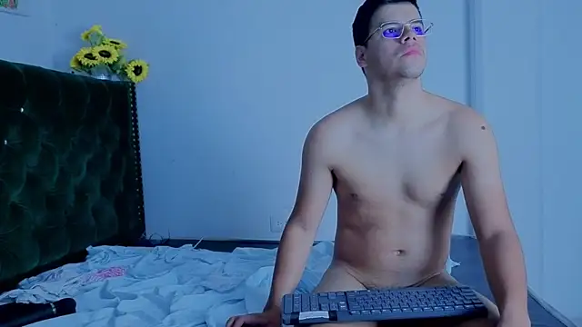 Scarlett and Drake online show from July 28, 4:39 pm